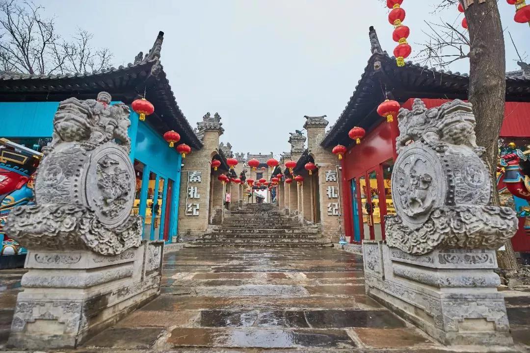 目前全国各省市县都在推进乡村振兴战略实施，振兴乡村按照产业兴旺、生态宜居、乡风文明
